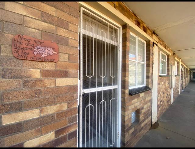 2 BEDROOM FLAT FOR SALE IN VANDERBIJLPARK CW 3